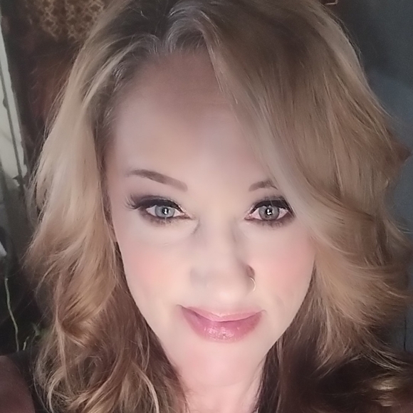 Meet your Posher, Dina - Picture 2 of 5